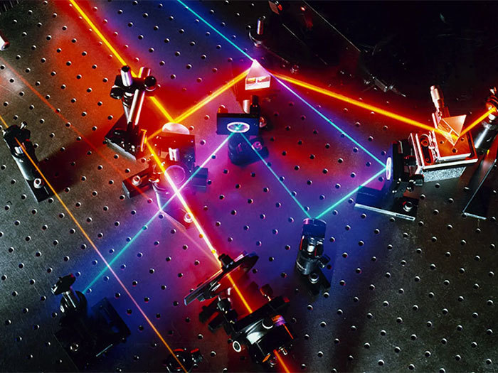 机器人系统用于激光材料加工的挑战和机遇